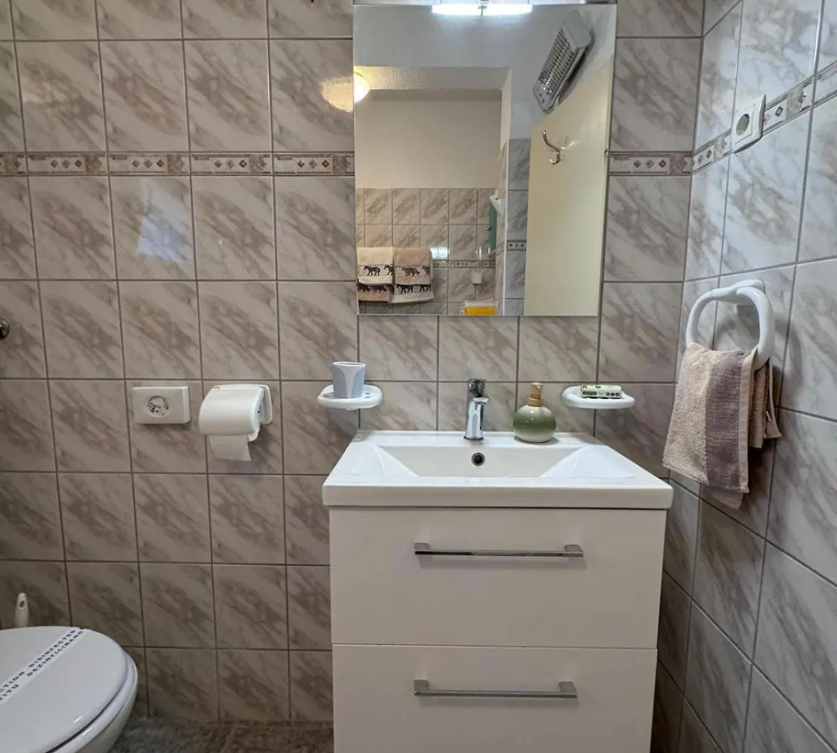 Homestay Apartmani Mandic Trogir Croatia